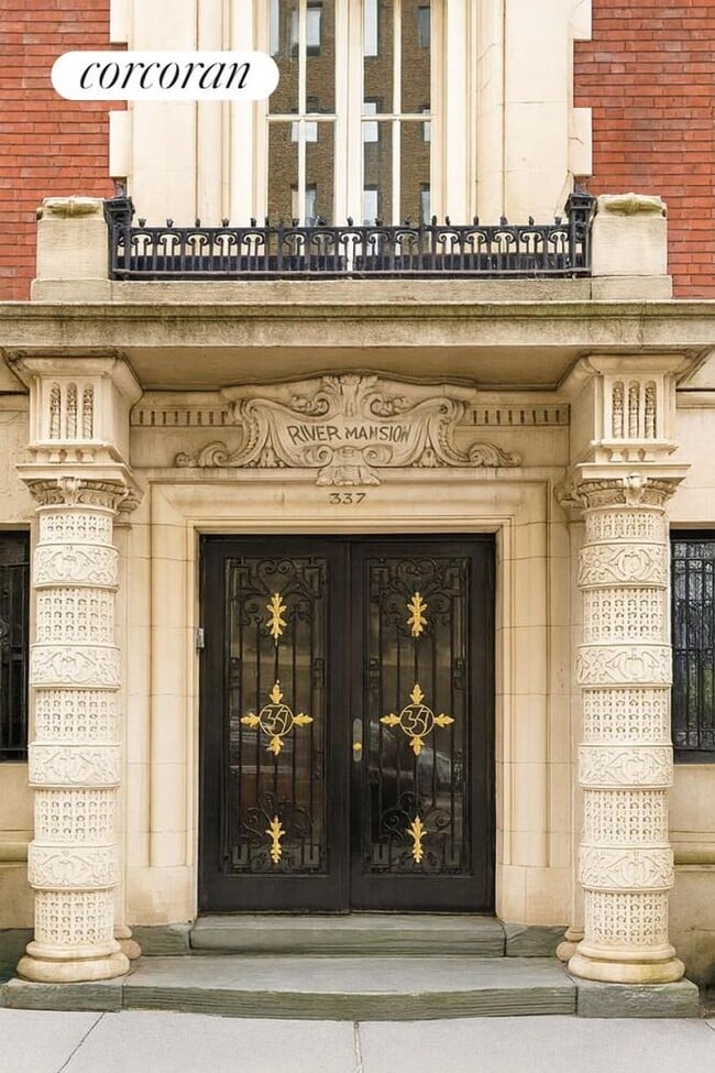 Photo - 337 Riverside Dr