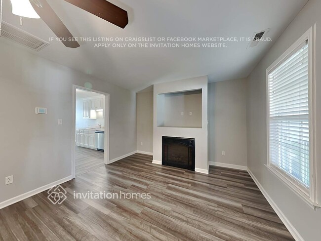 Photo - 406 Whitehall Ct