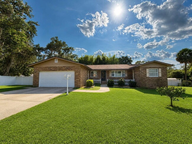 Building Photo - Spacious Orange Park Home with a Large Yard
