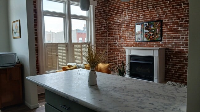 Photo - 150 E 5th St