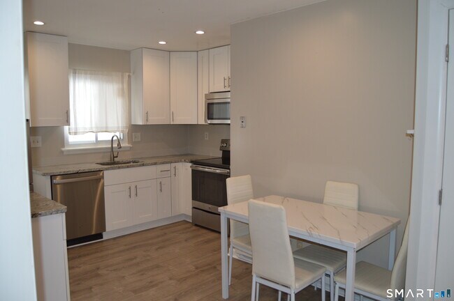 Photo - 1660 Farmington Ave Unit 4