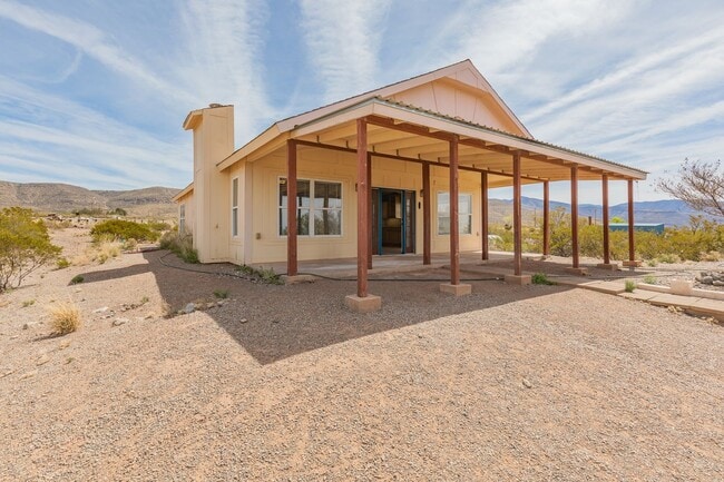 Building Photo - Home with Amazing Vews!