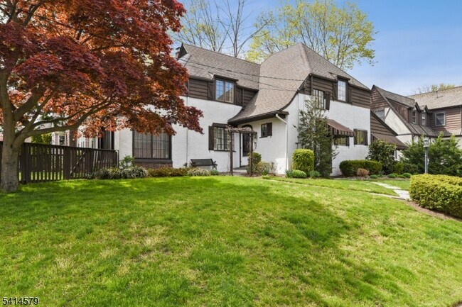 Photo - 869 Ridgewood Rd