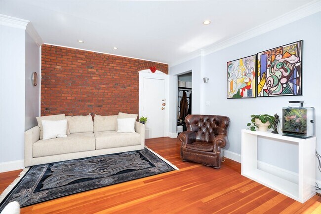 Photo - 1064 Beacon St Unidad 12