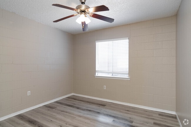 2BR-1BA-735SF