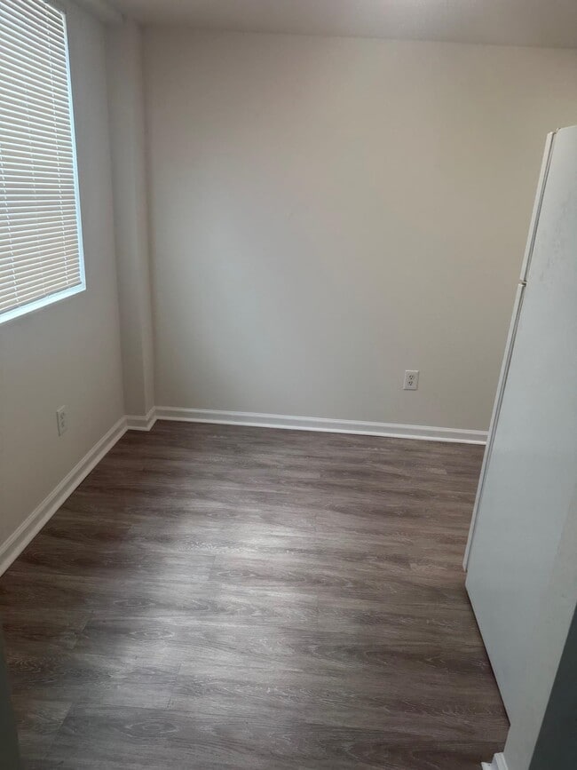Photo - 210 W 8th Ave
