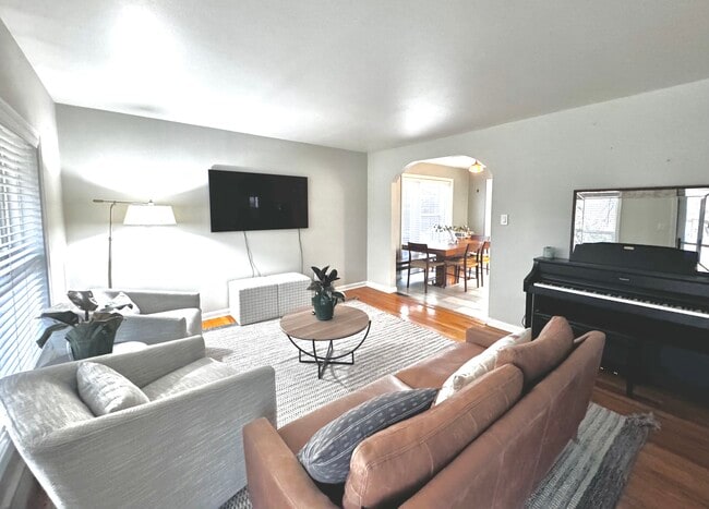 Photo - 2945 S Vine St