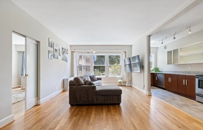 Photo - 3901 Cathedral Ave NW Unit 220