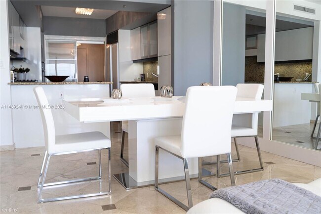 Photo - 1 br, 2 bath Condo - 1455 Ocean Dr Apt 1211 Unit Apt 1211