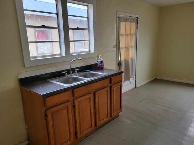 Photo - 1716 Iturbide St