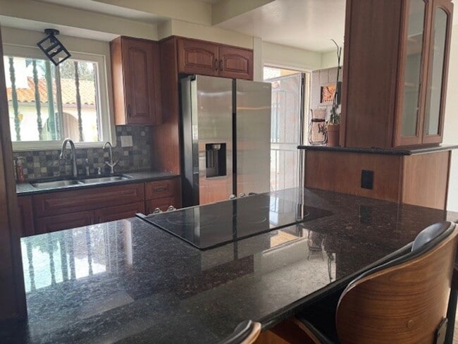 Beautifully Renovated 2-Bedroom Home in Tr... - Beautifully Renovated 2-Bedroom Home in Tr...