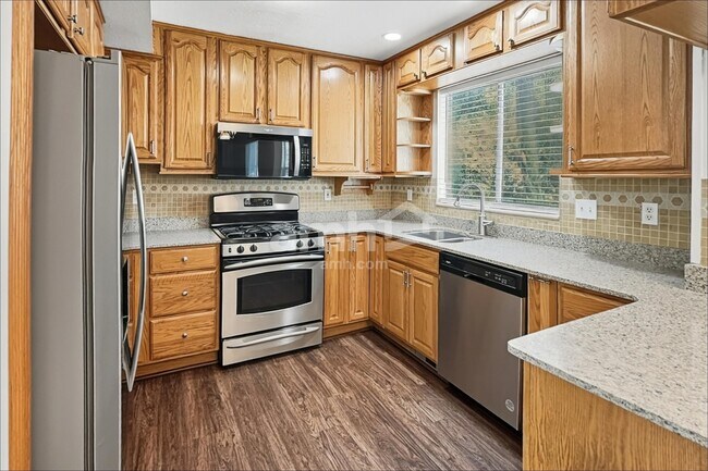 860 Country Club Dr