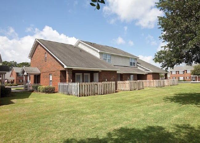 Photo - 2 Bedroom 1.5 Bath Townhome in Pleasant Gr...