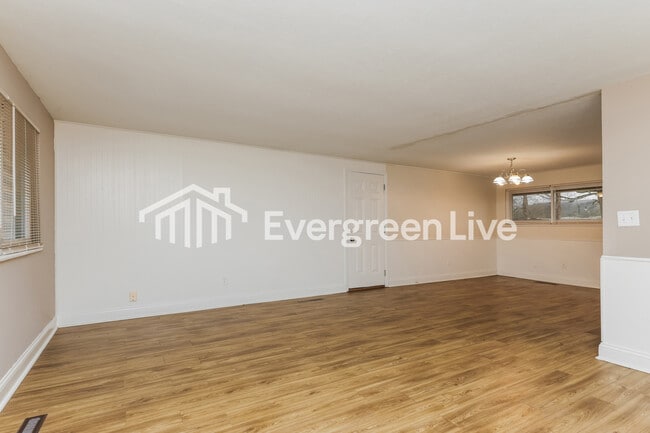 Photo - 4760 Rolling St