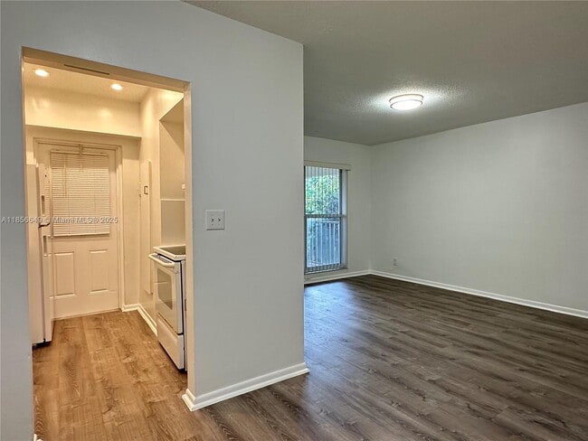 Building Photo - 2822 Van Buren St Unit 208 Rental