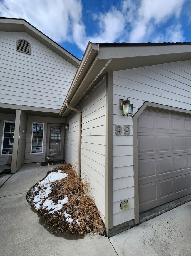 Photo - Beautiful 3 Bedroom, 2 Bathroom Home in Aspen Place!
