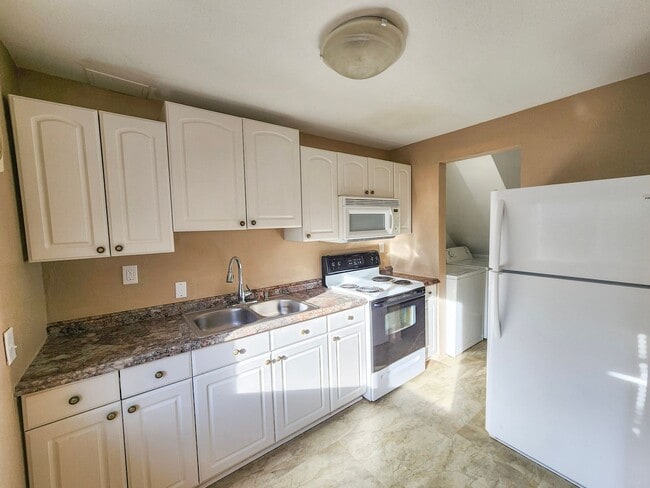 Photo - 2-Story Apt Walking Distance Ferry!