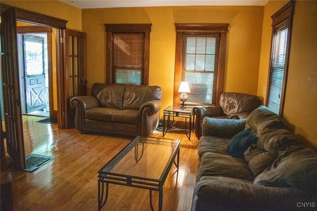Photo - 544 Clarendon St