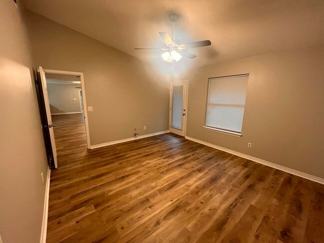 Photo - 310 Fairwood Dr