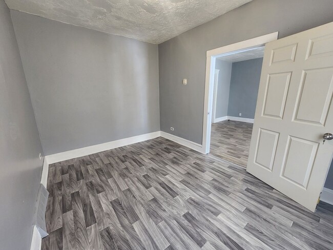 Photo - 3443 Regent Rd Unit Down