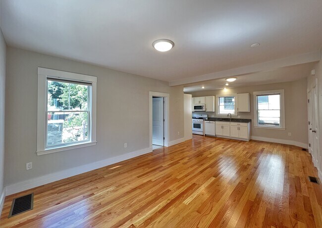 Building Photo - 10 Linden Ave Unit 1
