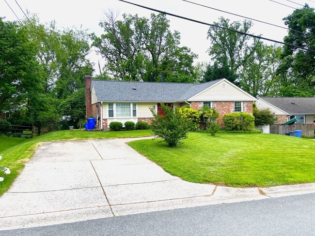 Photo - Beautiful 5 bedroom/2.5 bath with large yard