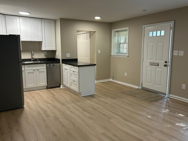 6654 Hillandale Rd Unidad 6654A - Studio