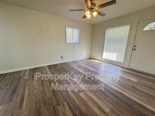 Photo - 4794 Gardiner Dr