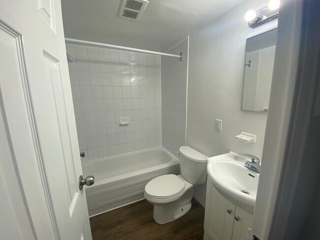 Photo - Hibiscus Gardens Apartments