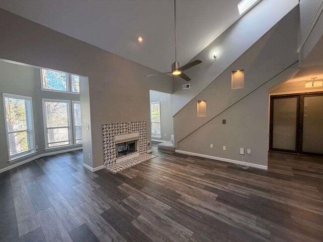 Building Photo - 133 McGill Park Ave NE Unit 133