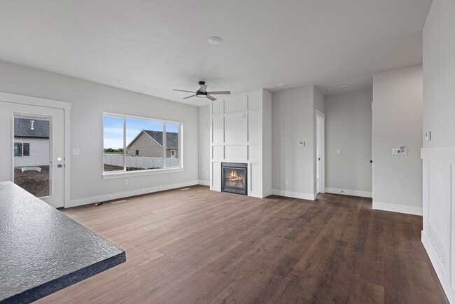 Photo - Modern 6 Bed, 4 Bath Twin Home in Sugar City!