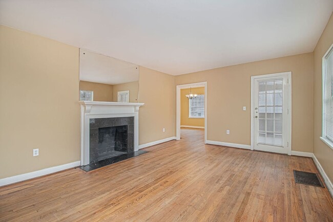 Photo - 1946 N Decatur- Casa