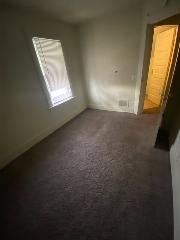 31 W Oakland St