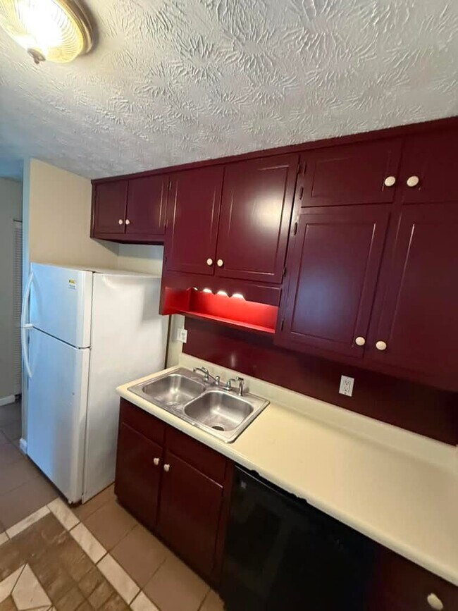 Photo - 1625 Riverside Trail NE