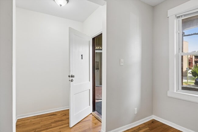 Photo - 5147 W Cullom Ave Unit 1