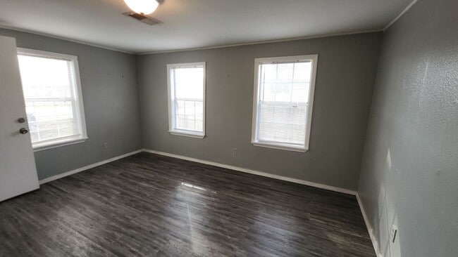 Photo - 705 E 5th St Unidad A