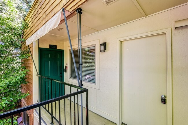 Photo - Desirable Updates Lake Oswego Condo 1Bed/1Bath - Mt Park