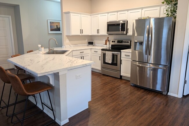 Kitchen - 1640 Forest Dr