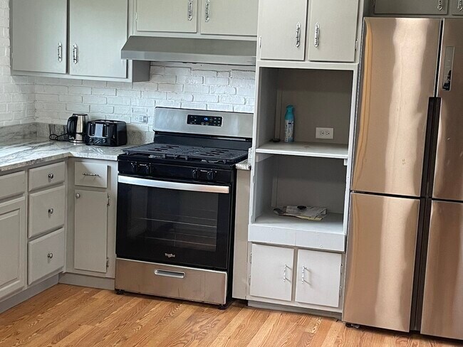 Photo - 594 Comstock Ave