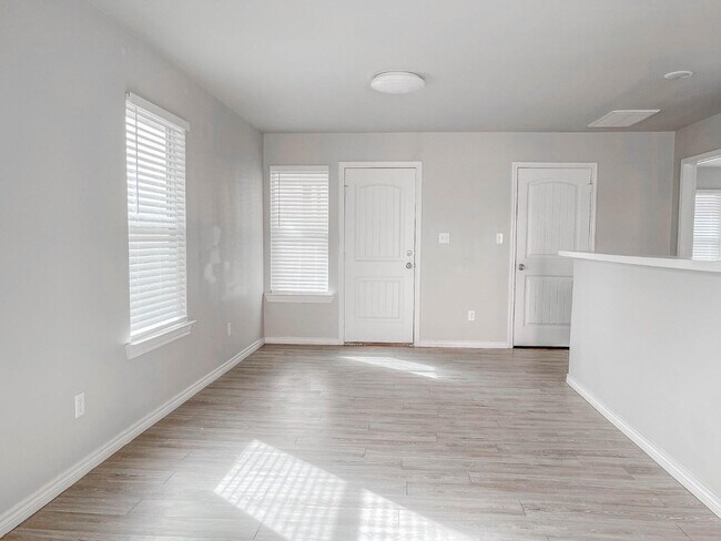 Photo - 2406 Fir Ave