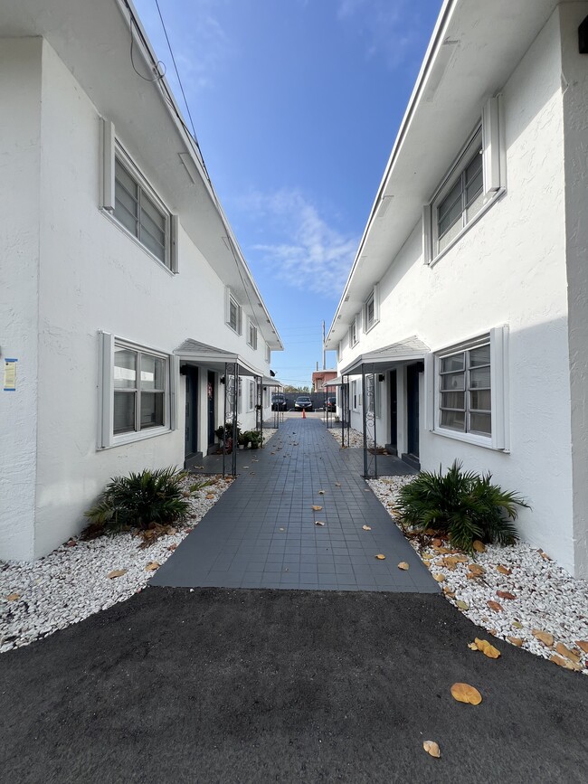 Photo - 2030 Apartments