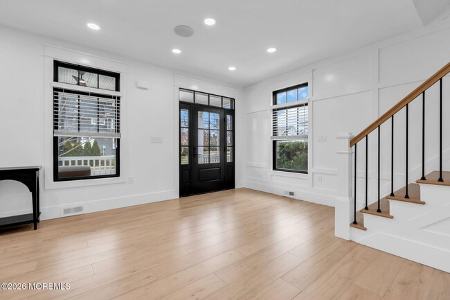 Photo - 2017 5th Ave