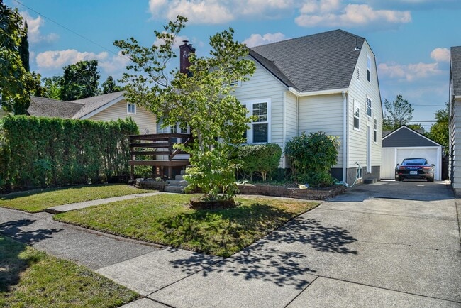 Building Photo - 4 Bedroom 2 Bathroom Home in Salem