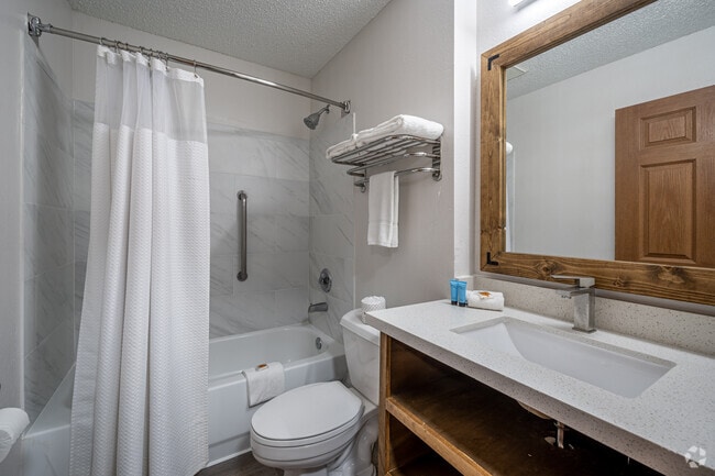 Estudio - 385SF - The Amian Residence