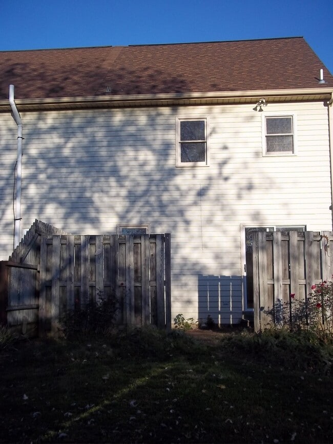 Photo - 223 Cross Keys Dr