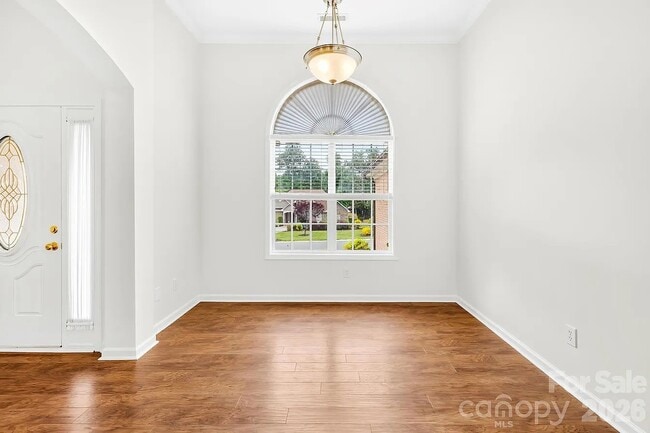 Photo - 328 River Birch Cir
