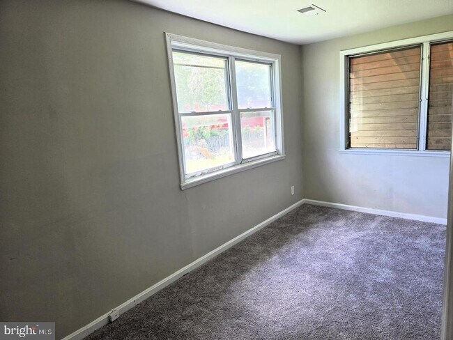 Photo - 208 68th Pl