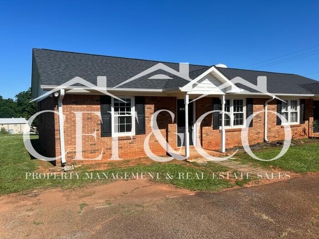 Building Photo - Conveniently located 2 bedroom 1 bathroom duplex now available!