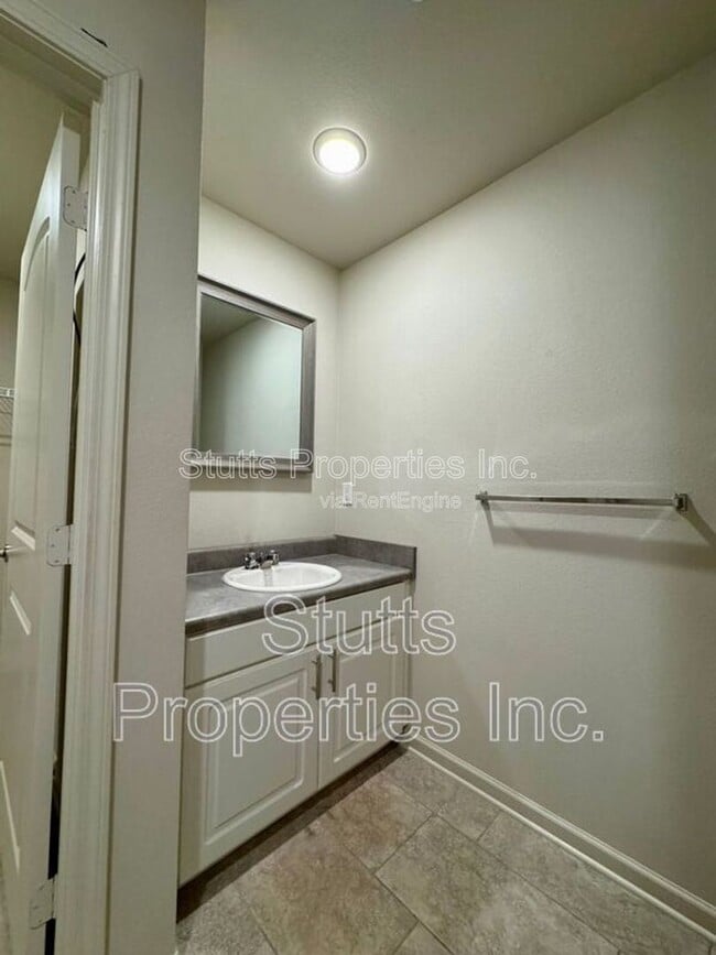 Photo - 101 Gin Ct Unit 701