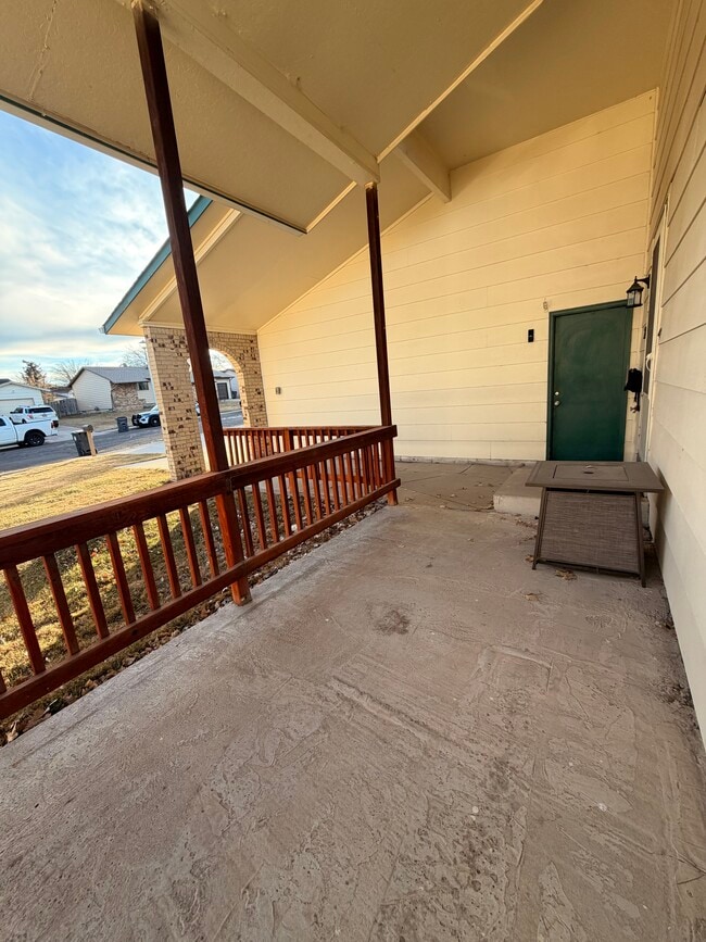 Photo - 2328 Apache St